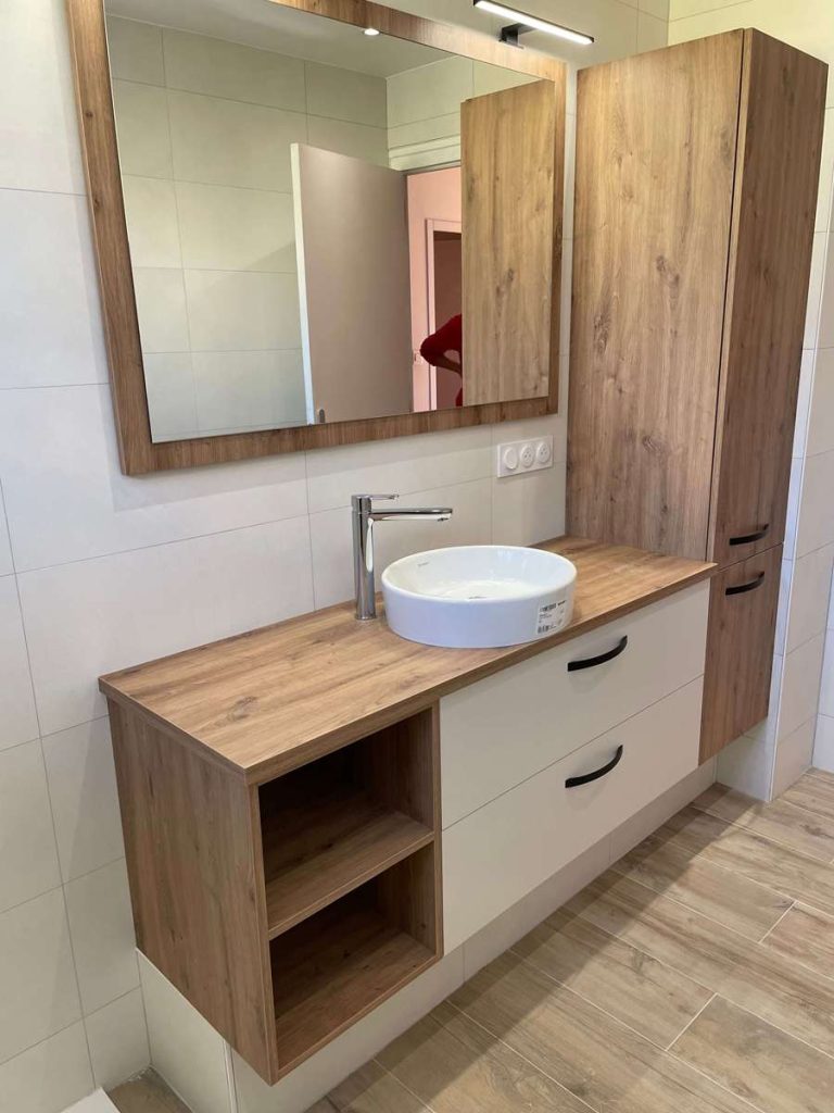 SdB-vasque-posee-armoire-niche-tiroir-miroir